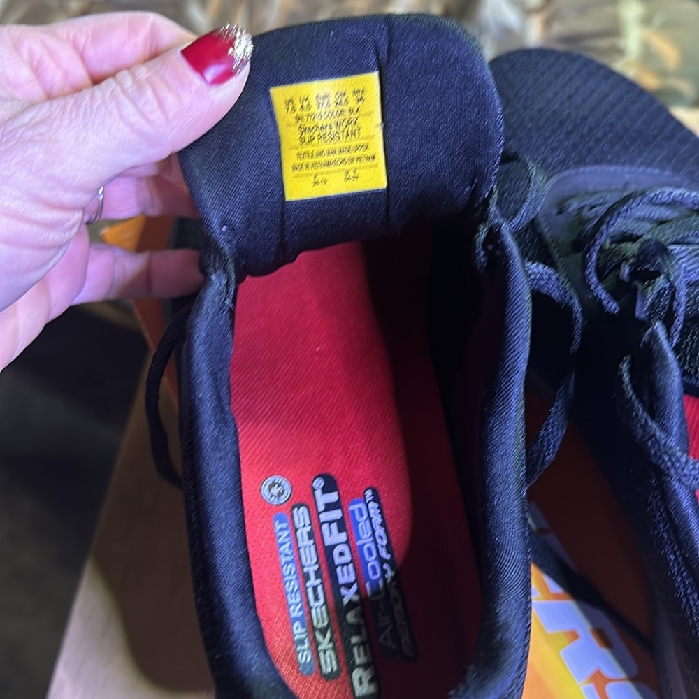 Skechers non slip black shoes - Picture 3 of 4